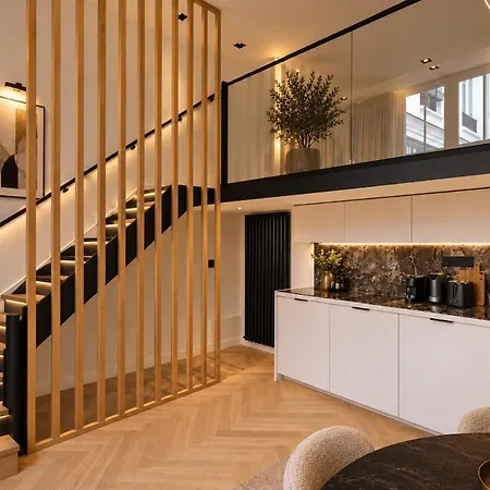 Apartment Elegant Parisian Triplex In Le Marais, B2 Paris