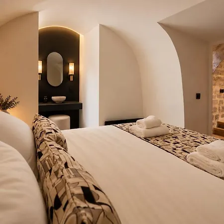 Elegant Parisian Triplex In Le Marais, B2 Paris