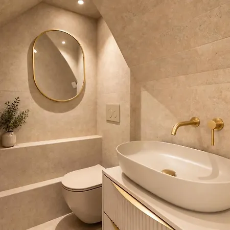 Apartment Elegant Parisian Triplex In Le Marais, B2 *